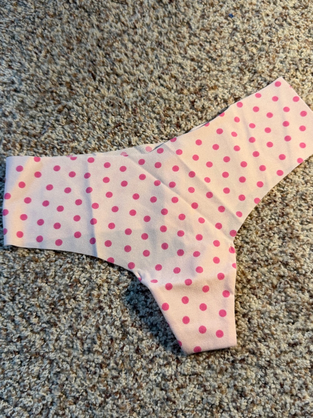 Victoria's Secret Pink Polka Dot SeamlessThong size S NWT